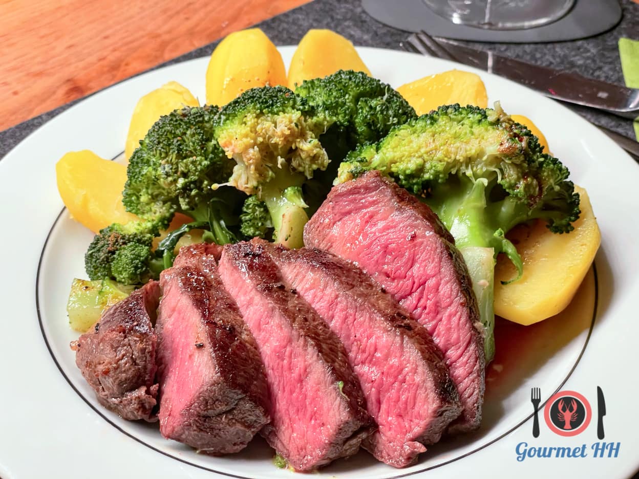 Bild: Flanksteak vom Wagyu Rind auf der Eisengrillplatte heiß gegrillt