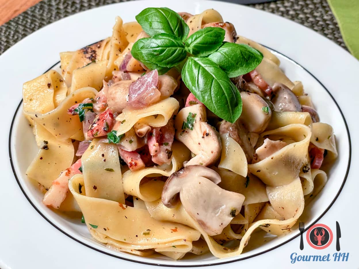 Bild: Pappardelle mit Steinpilzen und Speck