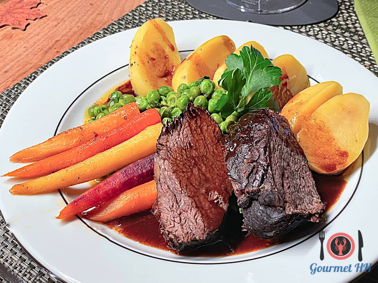 Bild: Schmorbraten vom Rind mit Beilagen