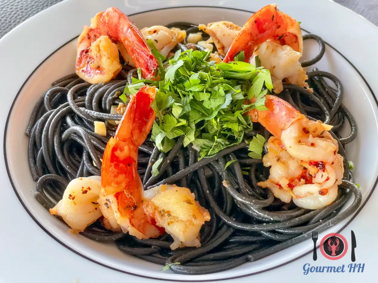 Bild: Schnell und lecker: Schwarze Spaghetti mit Knoblauch, Sardellen und Shrimps