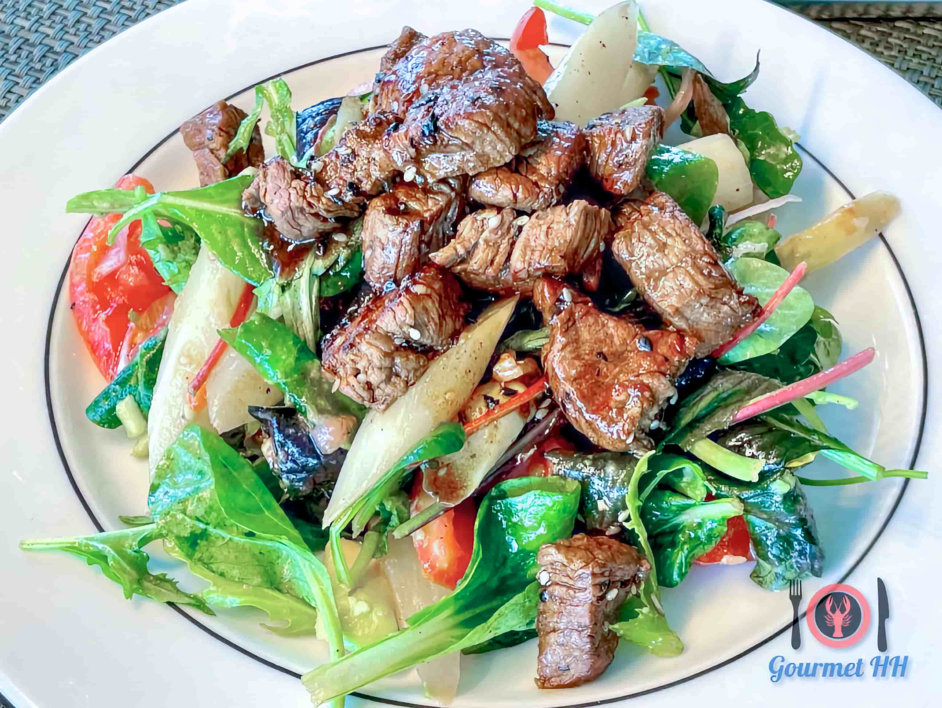 Bild: Babyleaf Spargelsalat mit Rinderfiletspitzen Teriyaki und Sesam