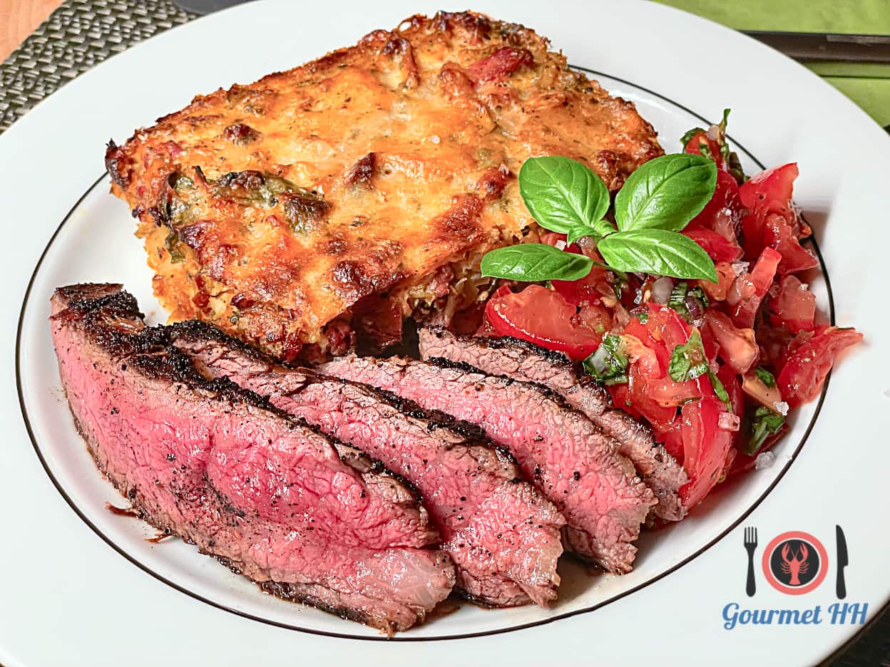 Bild: Flanksteak vom Wagyu-Rind mit Beilagen