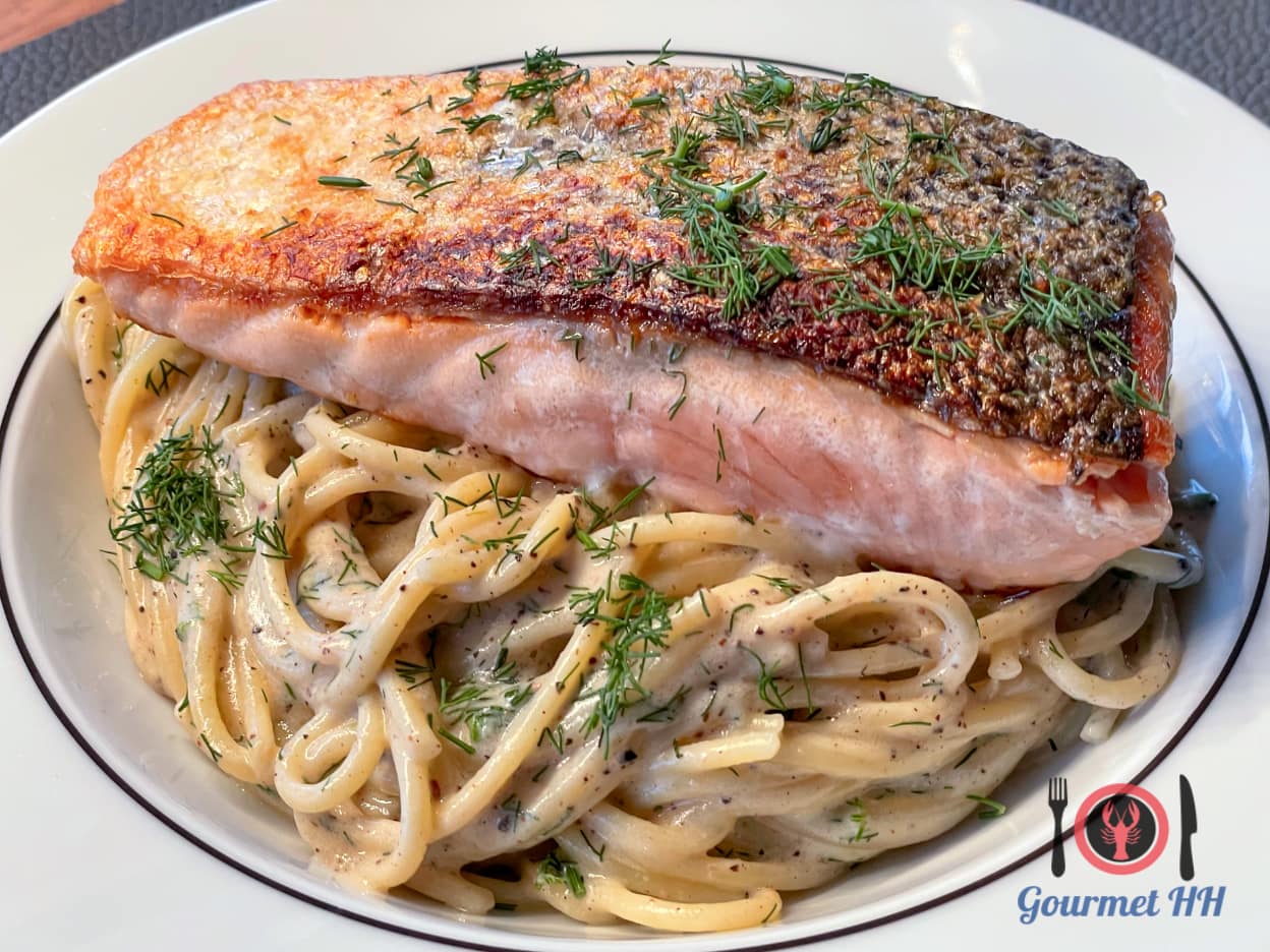 Bild: Lachsfilet auf Spaghetti mit Dill und Sternanis
